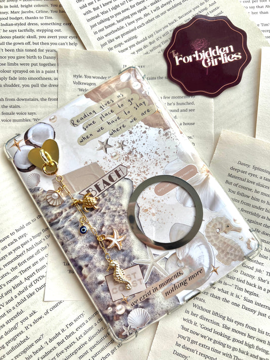 Gold Coastal Kindle Charm